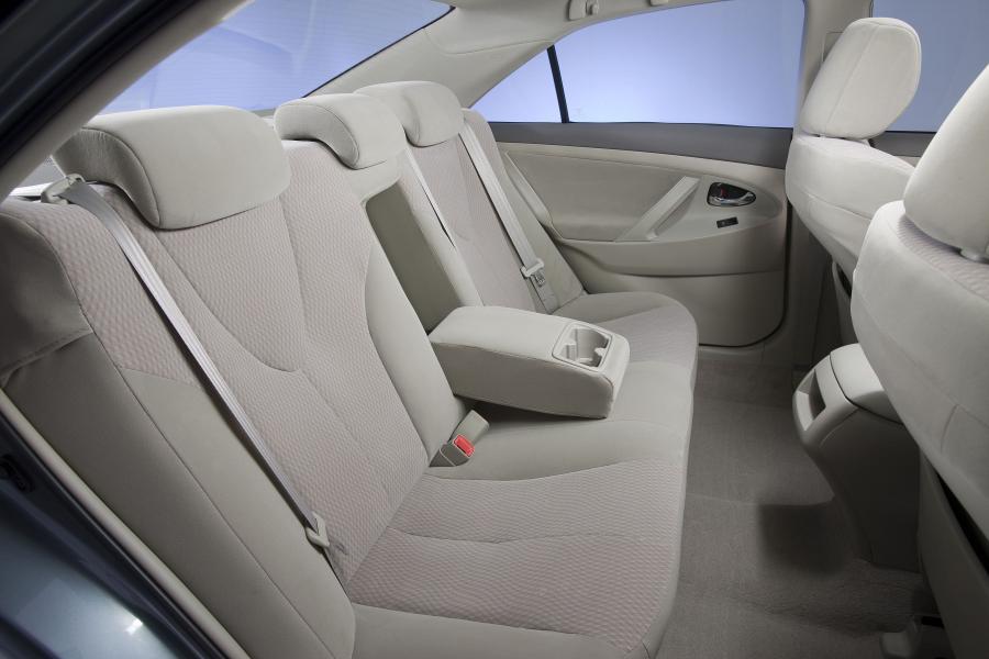  Toyota Camry LE 2010 года  (фото 2 из 20)